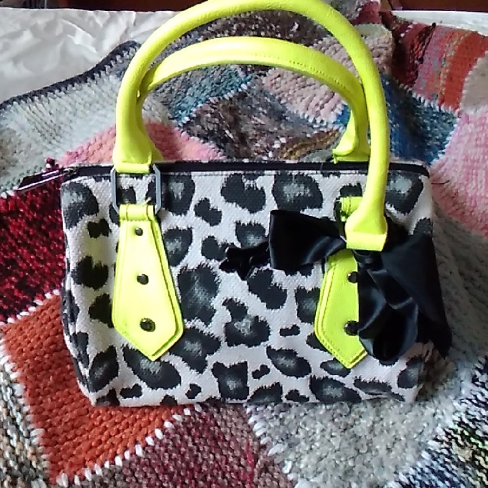 Fox Leopard Print Shoulder Bag with Neon Yellow and Black Accents